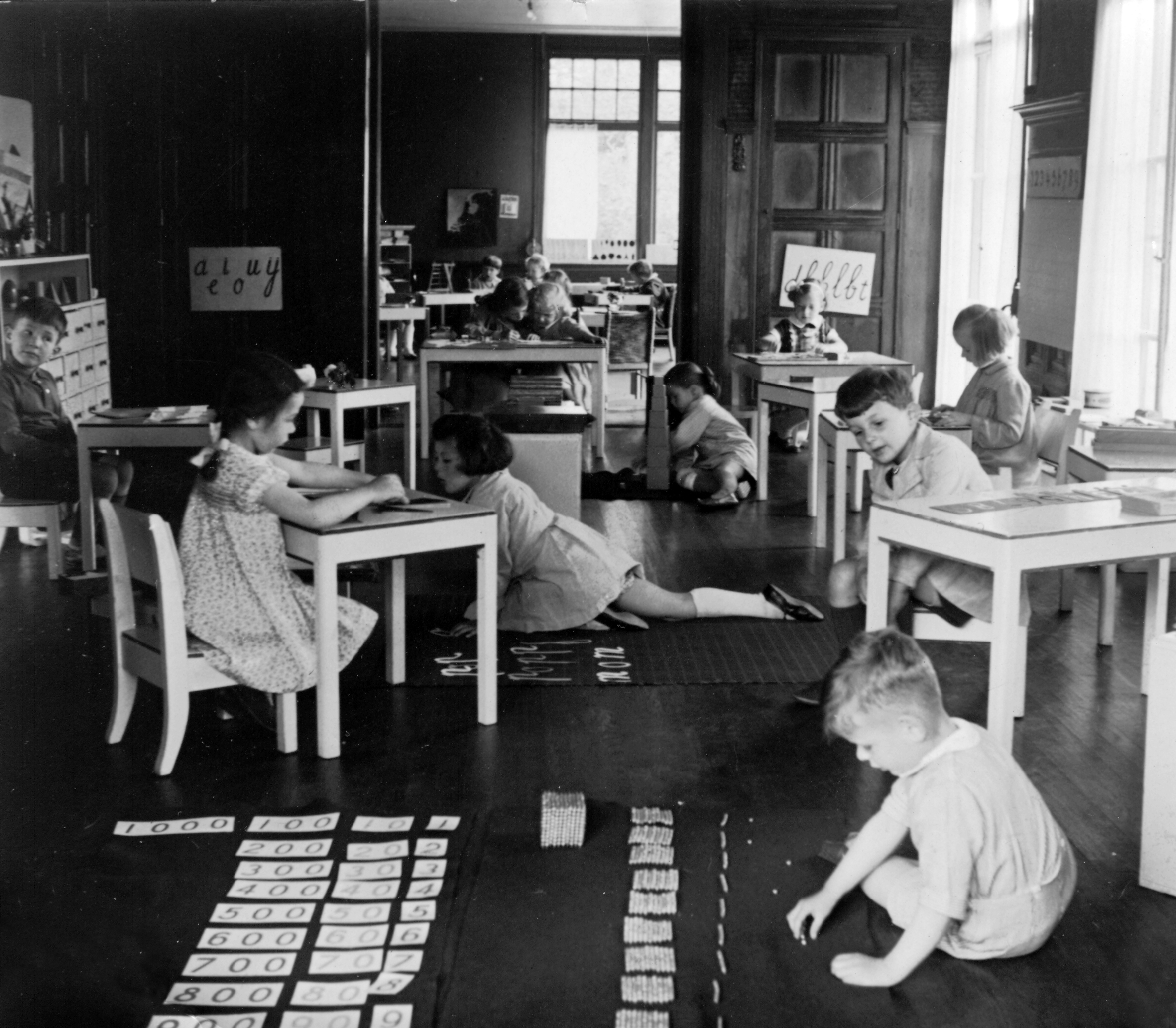 Historic photograph of an early Montessori classroom.